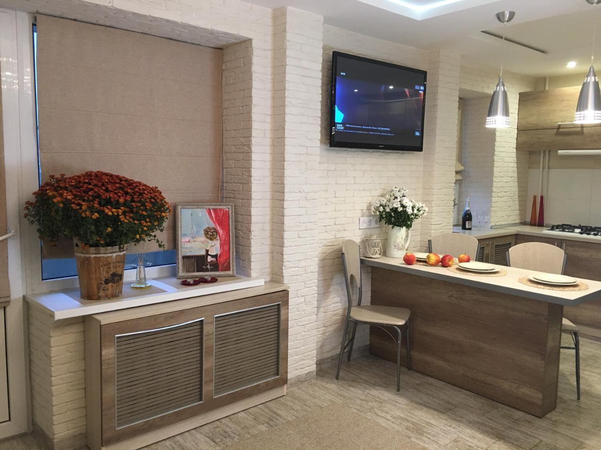 Studio Luxe On Victory Street In The City Center ヴィーンヌィツャ エクステリア 写真