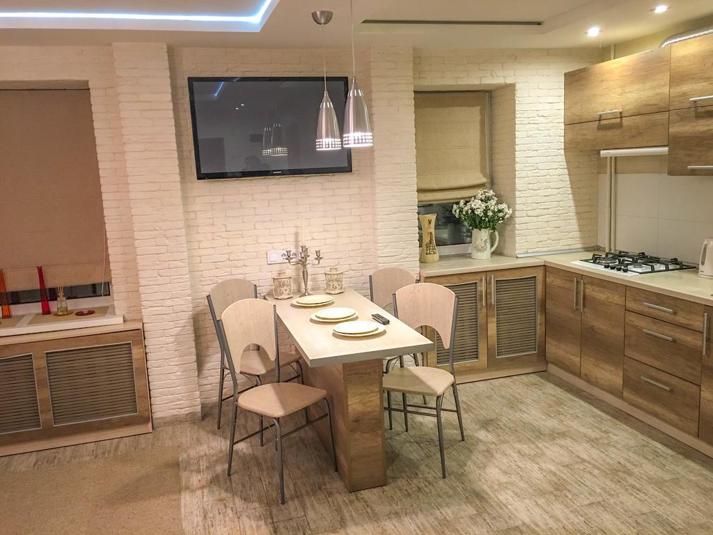 Studio Luxe On Victory Street In The City Center ヴィーンヌィツャ エクステリア 写真
